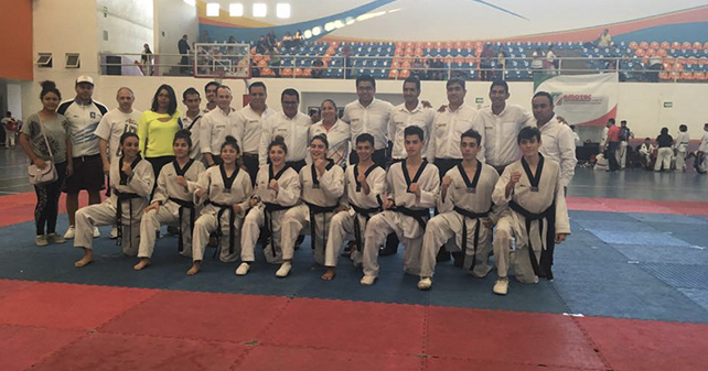 Selección juvenil argentina de taekwondo de gira por Morelos