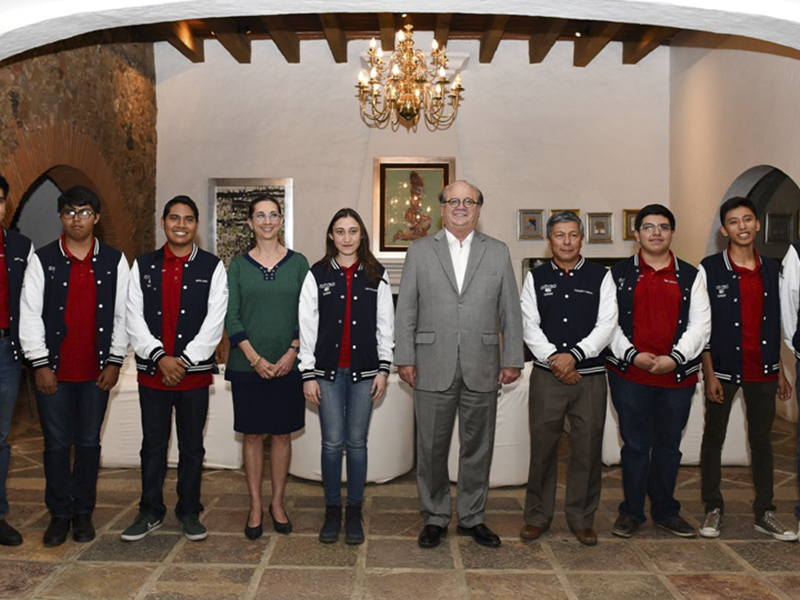 Se reúne Graco Ramírez con emprendedores tecnológicos y ganadores de la Olimpiada de Química