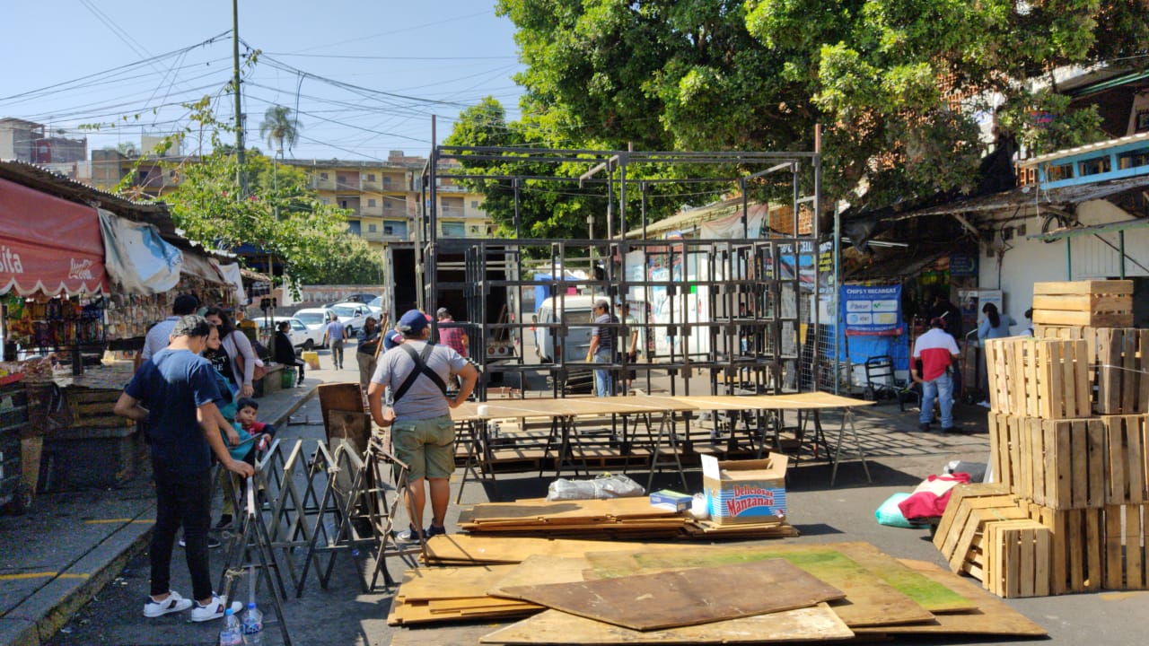 Autorizan instalación de comerciantes en andenes del mercado ALM en Cuernavaca