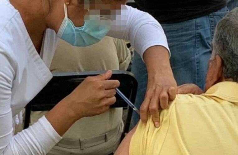 Aplican vacuna contra el Covid-19 a adultos de 60 años que se encuentran en la cárcel de Atlacholoaya