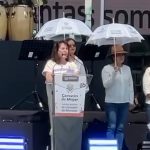 Gobernadora refuerza programa ‘Corazón de Mujer’ con entrega masiva de credenciales en Zacatepec
