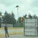 Vuelca camioneta de carga en la autopista México–Cuernavaca, por La Pera, y provoca tremendo caos vial